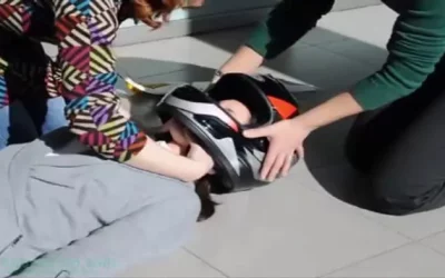 Quitar casco a motorista accidentado videoanálisis