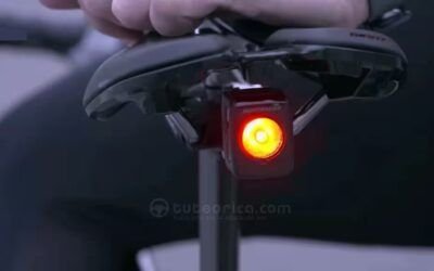 Luz trasera encendida de bicicleta, imagen