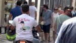 Motoristas sin casco, imagen comentada