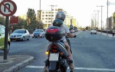Niña pasajera en motocicleta videoanálisis
