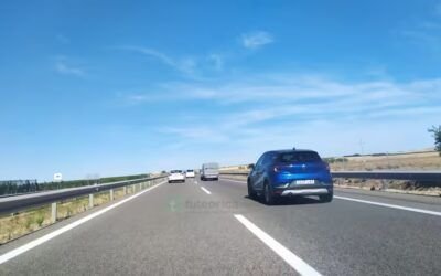 Adelantamiento de turismo en autovía | FOTOANÁLISIS