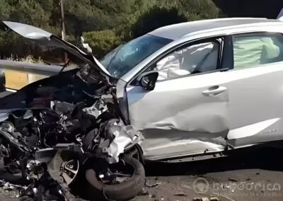 accidente de coche choque frontal