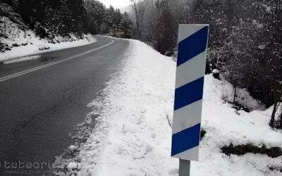 Baliza plana en carretera nevada | FOTOANÁLISIS
