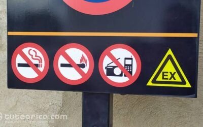 ¿Necesito apagar el teléfono al repostar combustible en una gasolinera?
