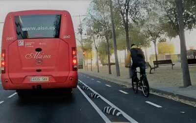 Adelantamiento de autobús a ciclista | FOTOANÁLISIS