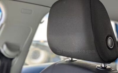 Funciones y colocación del reposacabezas en el vehículo