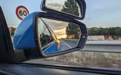 Retrovisor derecho del vehículo | FOTOANÁLISIS
