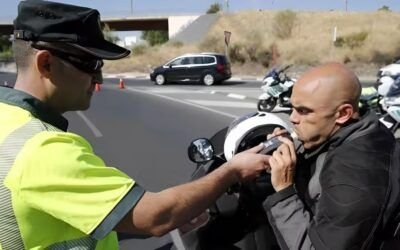 Prueba alcoholemia a motorista, imagen