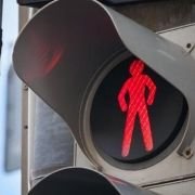 Semáforo para peatones en rojo VIDEOANALISIS