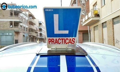 Vehículo de autoescuela. Programación enseñanza práctica de conducir