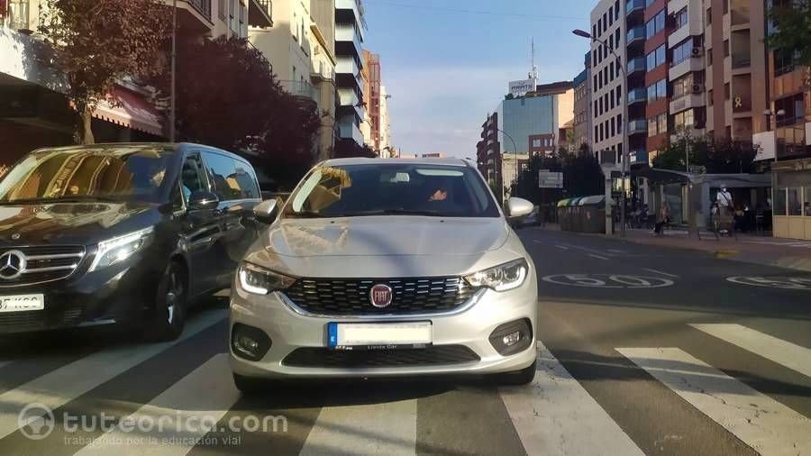 Coche vista frontal