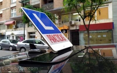Vehículo autoescuela con viento, minivideo