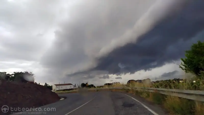 La borrasca Barra dispara los accidentes. Conducción con nieve, lluvia y viento