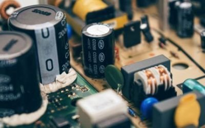 Condensadores como acumuladores de energía en los vehículos eléctricos