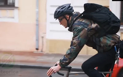 Ciclista con equipaje minivideo