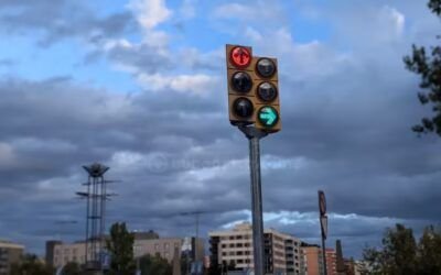 Flecha negra con luz roja en semáforo VIDEOANÁLISIS